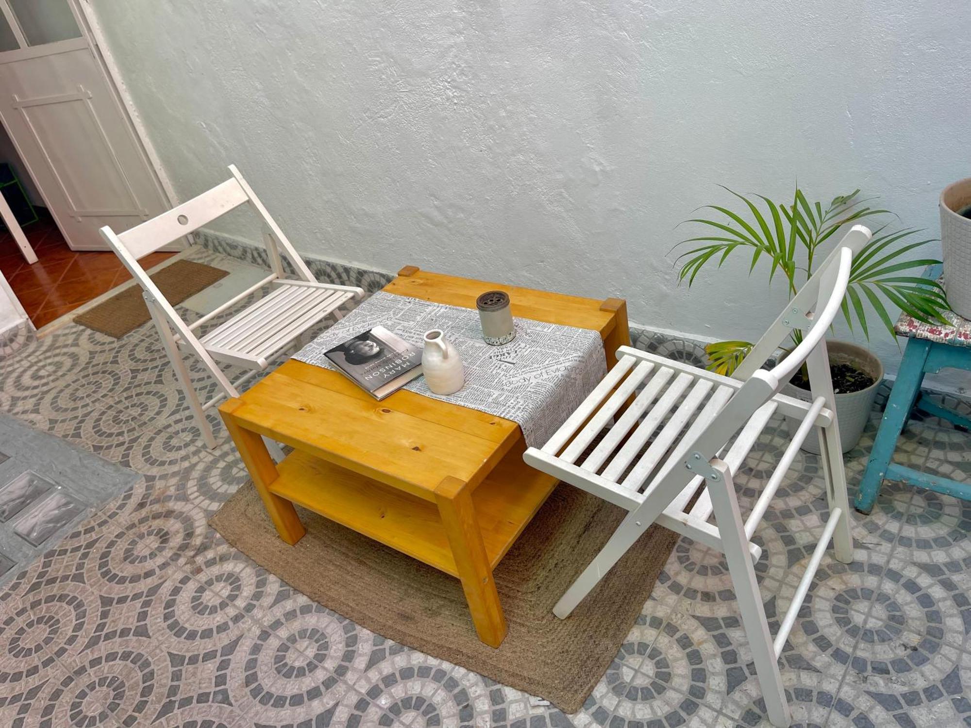 Shared Apartment With Bright Private Patio In Lisboa Exteriör bild