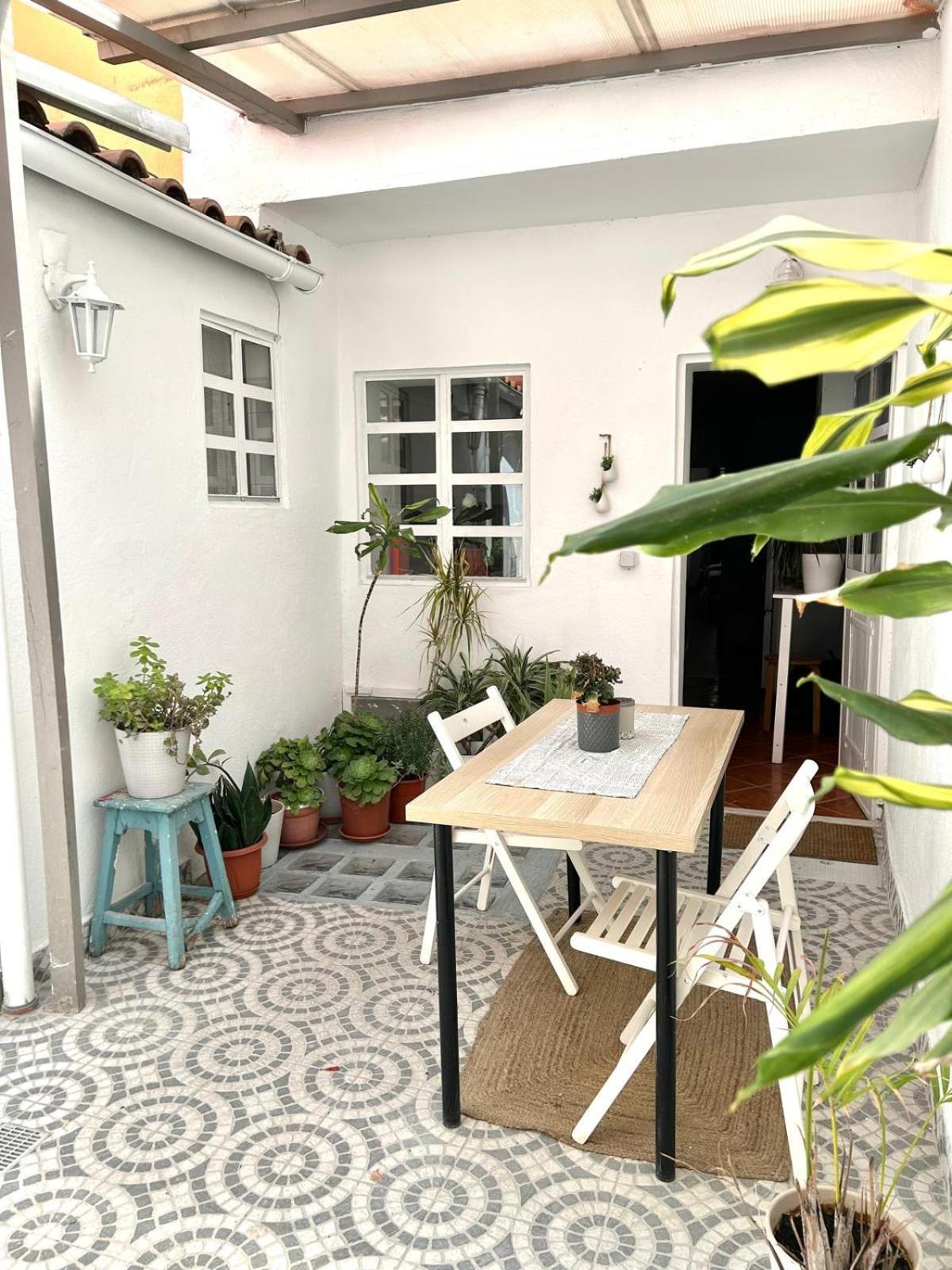 Shared Apartment With Bright Private Patio In Lisboa Exteriör bild