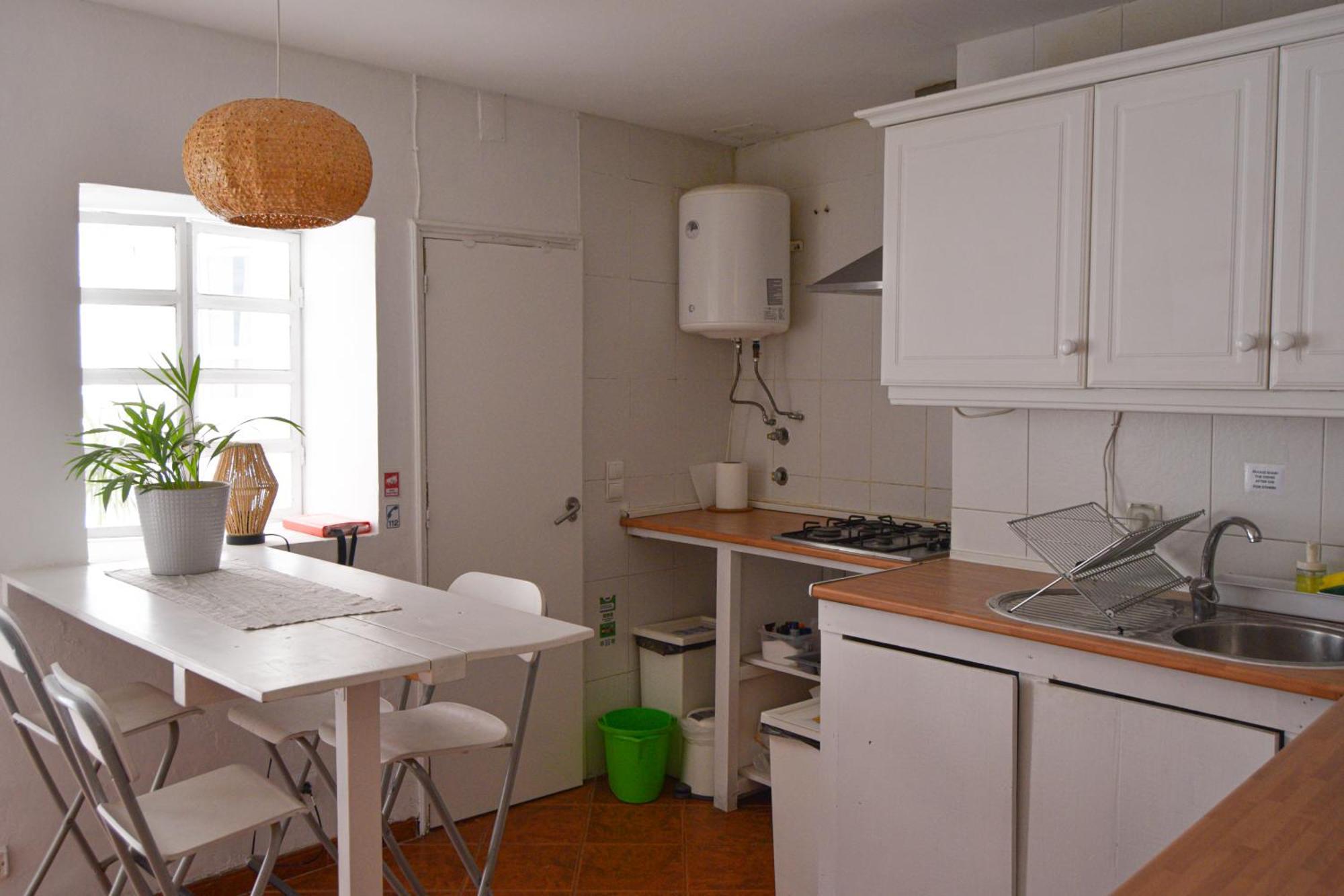 Shared Apartment With Bright Private Patio In Lisboa Exteriör bild