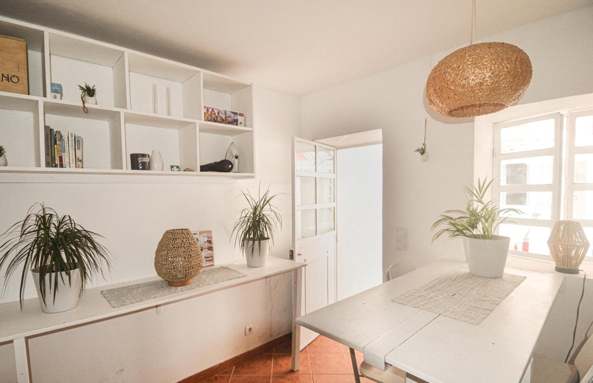 Shared Apartment With Bright Private Patio In Lisboa Exteriör bild